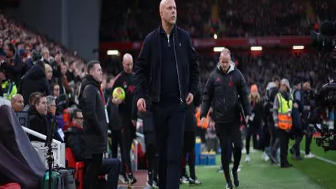 激情对决！巴伦西亚vs皇马：保级生死战与冠军争夺战，悬念将如何揭晓？